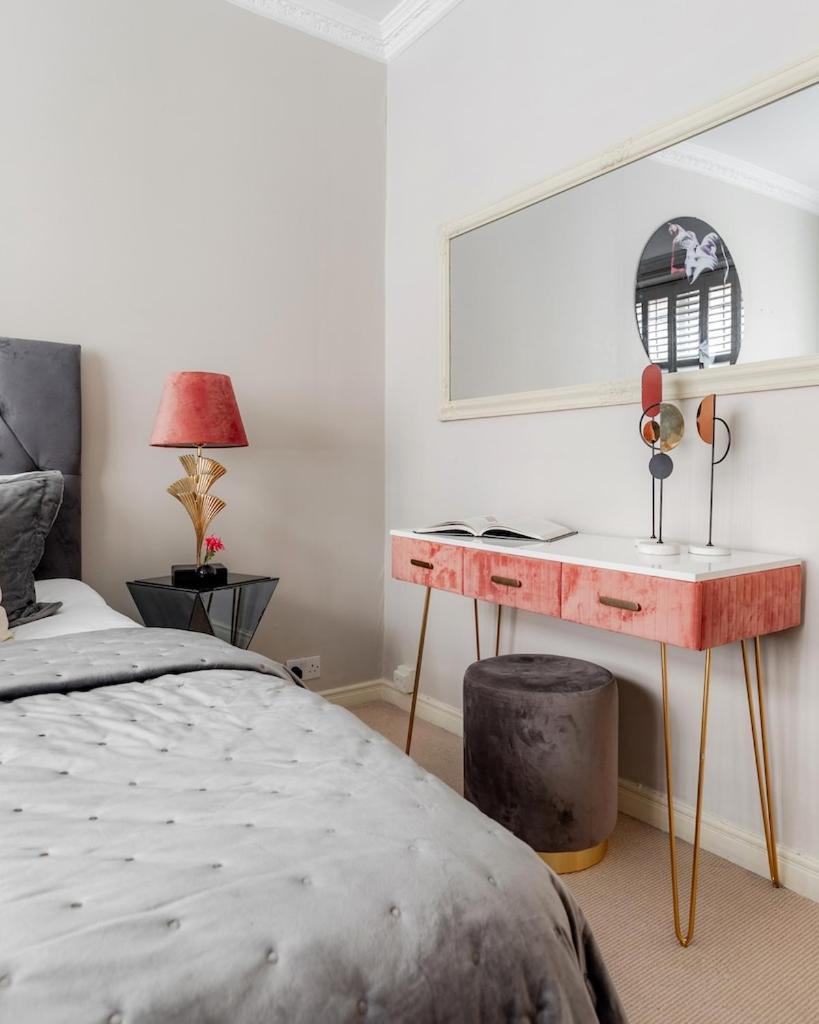 Revamped & Luxxe For Covent Garden Lovers! Adorable City Home For Families & Friends London Exteriör bild
